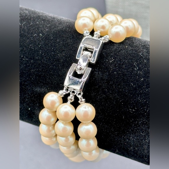 Pearl! Three Strands, Signed, Monet Faux Pearl Triple Row Goldtone Wide Bracelet - Picture 3 of 5